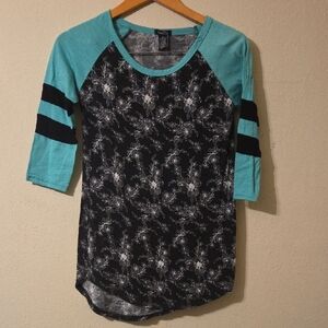 Rue21 Green and Black Raglan Graphic Tee